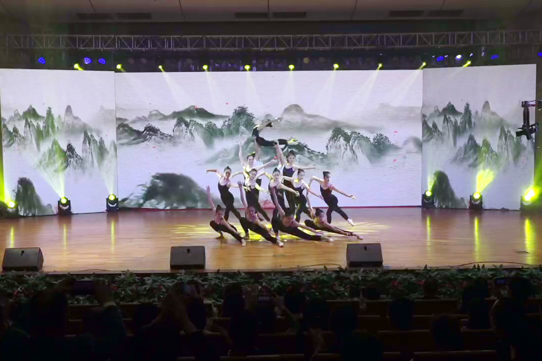<a href='//www.newe.tv' target='_balnk'>长沙</a>英才艺术学校2018年艺术节开幕式<a href='//www.newe.tv' target='_balnk'>直播</a>